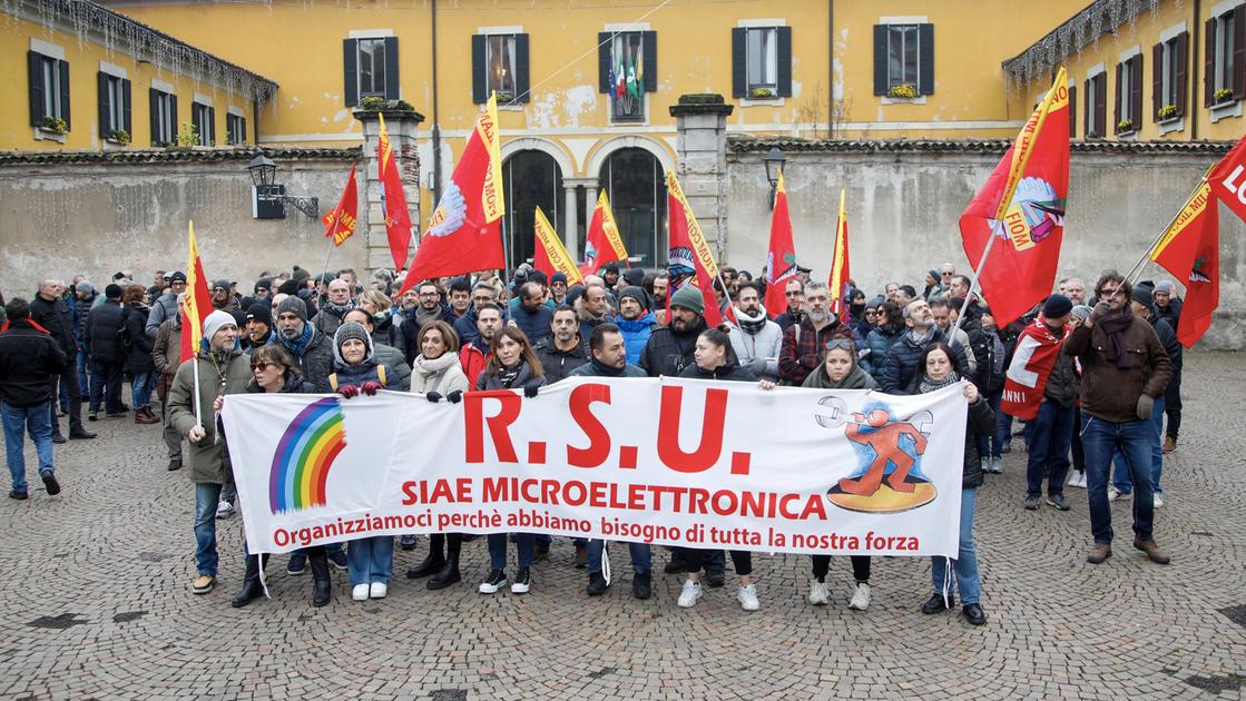 Tredicesime promesse e mai pagate: sciopero e sit in dei lavoratori Siae