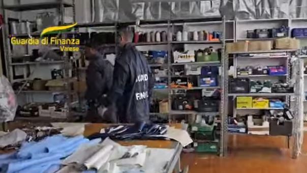 Schiavi al lavoro nella fabbrica dell’alta moda: vestiti prodotti a 8 euro e venduti a 400 nelle boutique