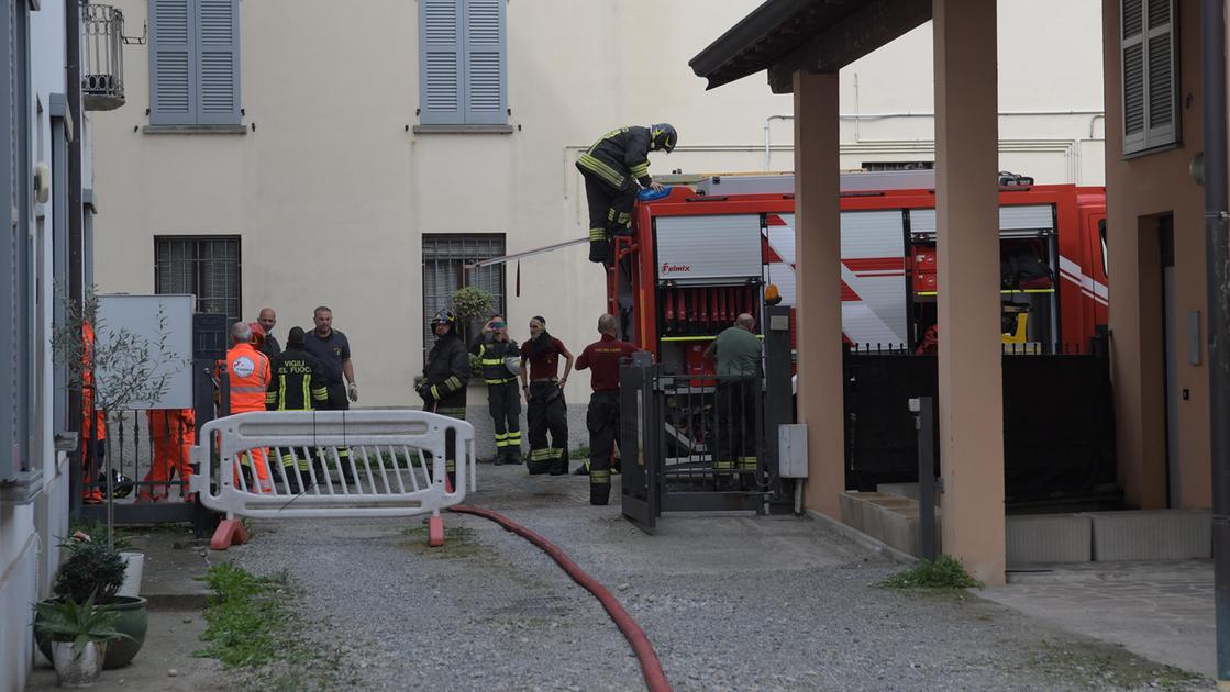 Trezzo sull’Adda, morto nell’incendio della casa: la scintilla da un fornello?