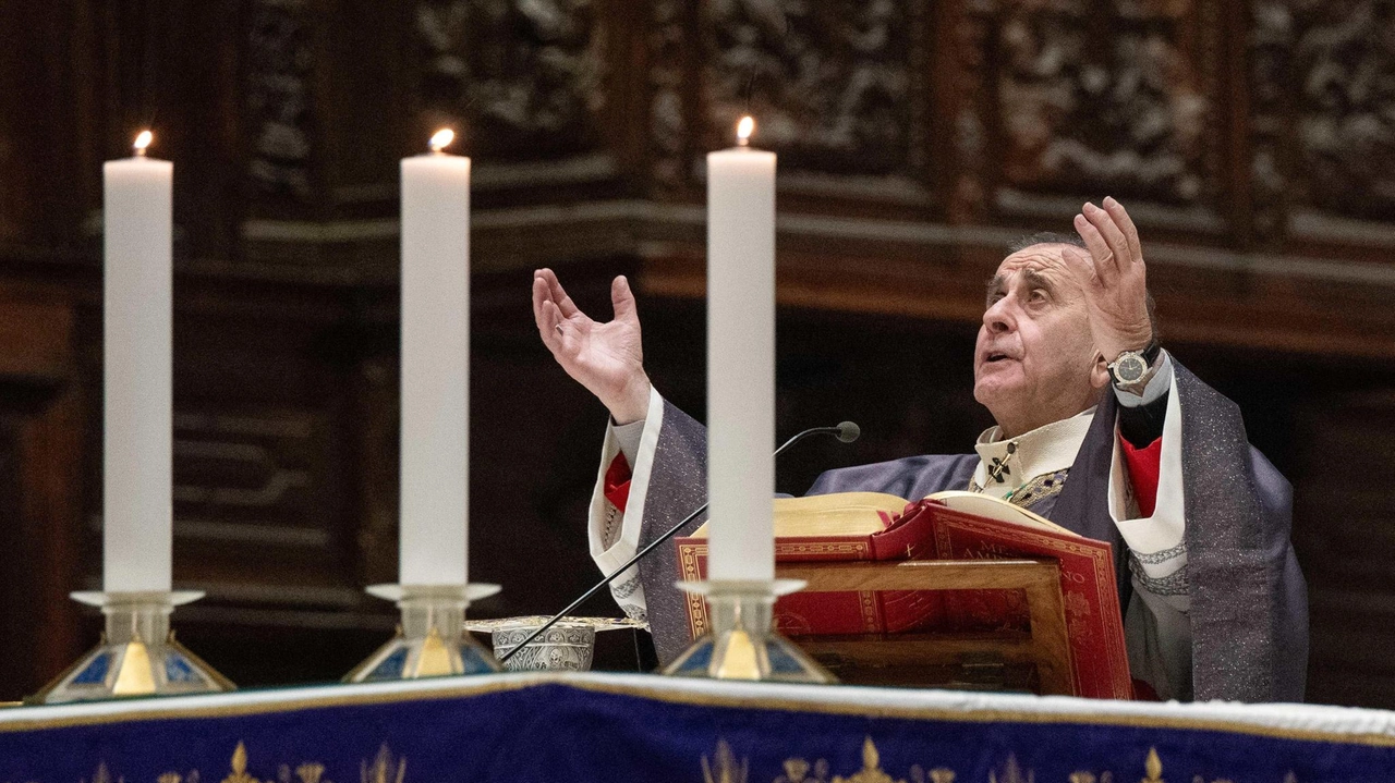 L’arcivescovo Mario Delpini durante un’omelia in Duomo