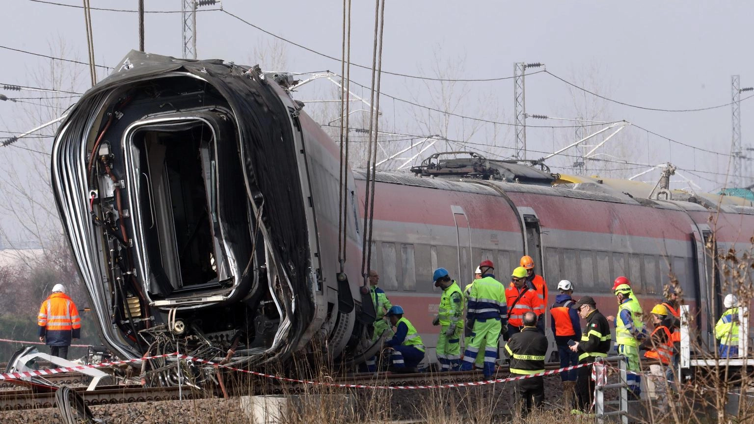 Frecciarossa deragliato: "Inversione dei fili nel deviatoio ritenuta impossibile"