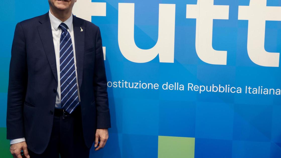 Il ministro nelle scuole: "Investiamo su di voi"