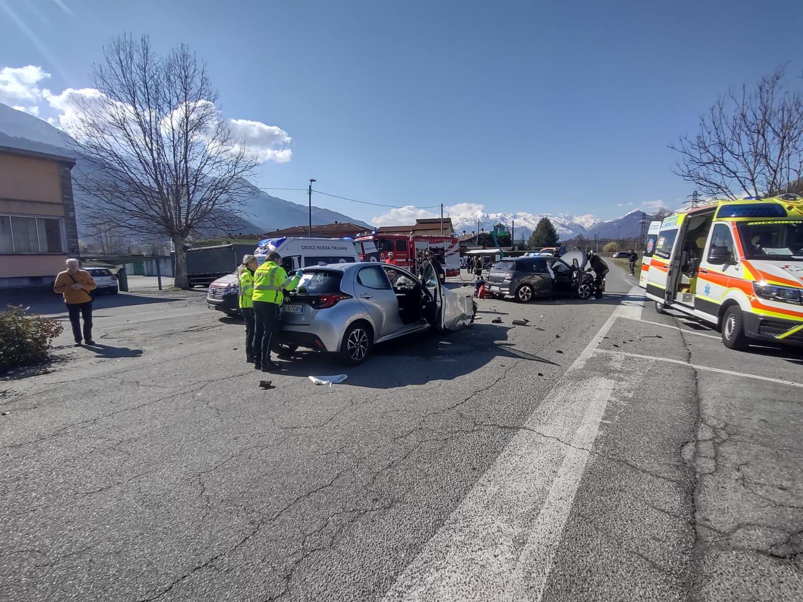 Pianteda, scontro tra auto al Trivio di Fuentes: due feriti in ospedale