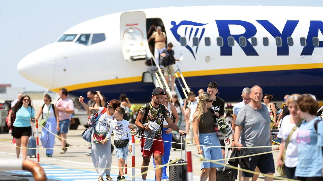 Terza giornata di fuoco sulle autostrade: dalla barriera di Melegnano, in direzione Sud, migliaia di auto e van si sono...