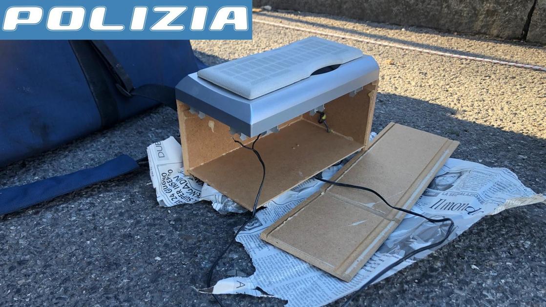 Allarme bomba davanti a una scuola di Monza: artificieri in azione e traffico deviato