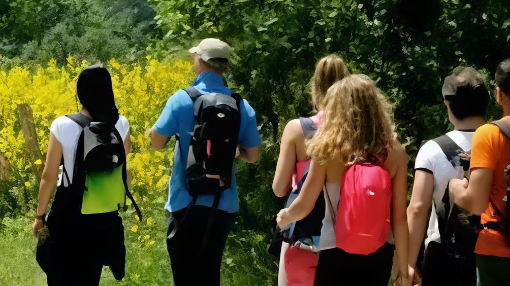 Trekking urbano negli spazi verdi. Così si scoprono le aree boschive