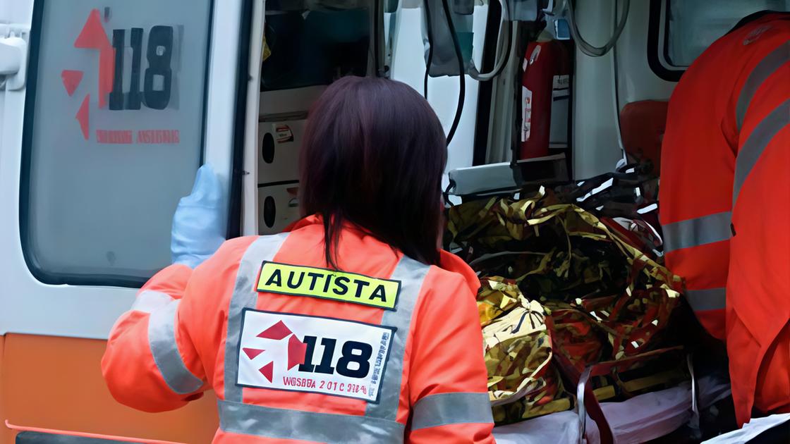 Va a scuola, investito ragazzino di tredici anni. Finisce in ospedale