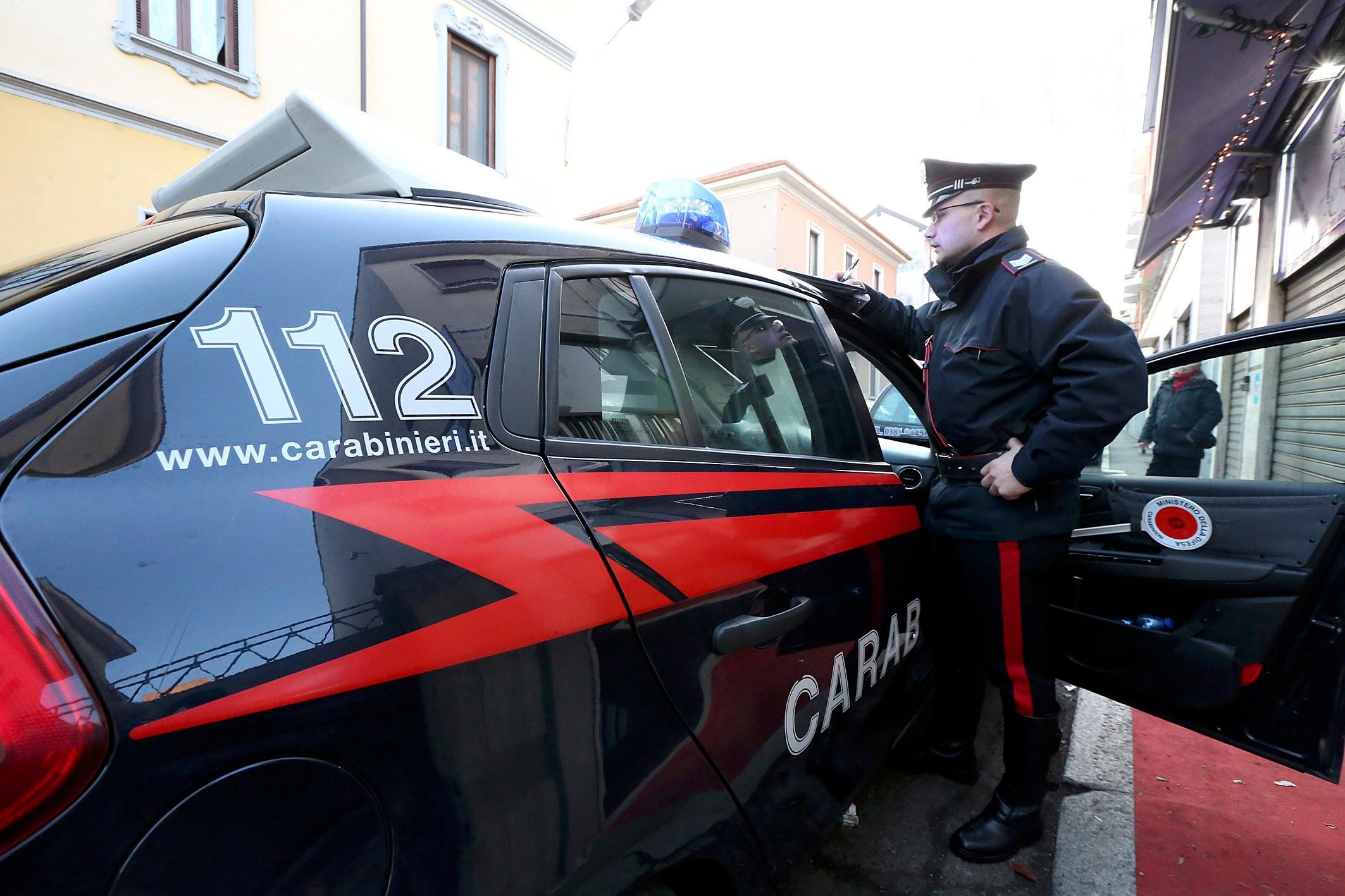 Mortara, aggressioni e botte nel piazzale della stazione: tre feriti in poche ore