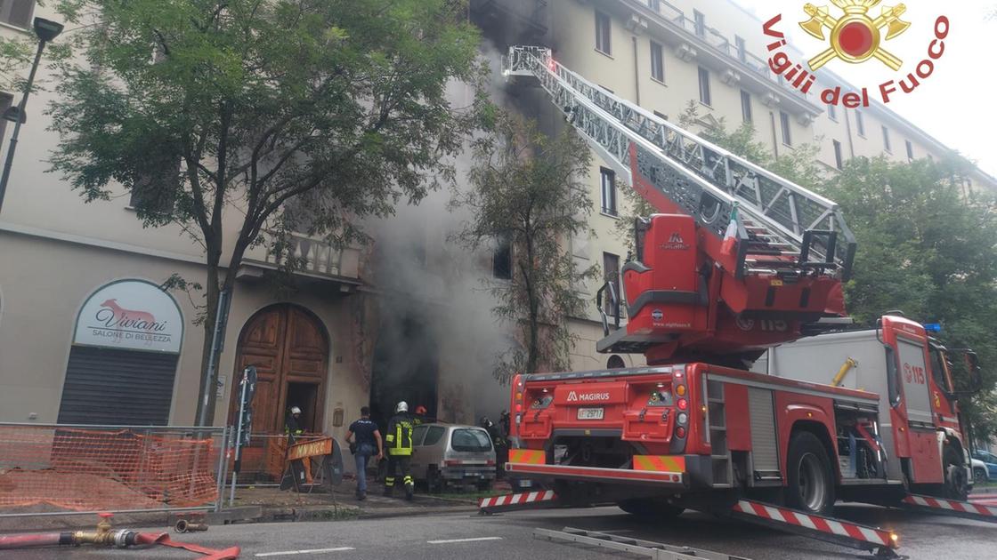 Incendio oggi a Milano in via Fra Galgario: tre morti e tre feriti