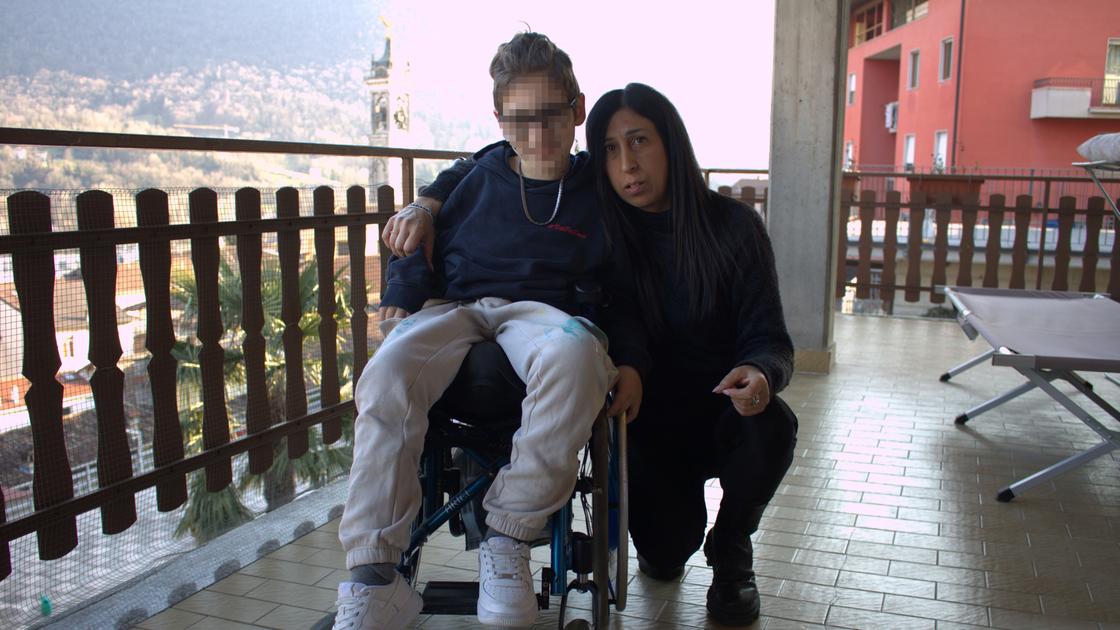 “Io, madre separata con quattro figli e il piccolo di 9 anni con la tetraparesi spastica: nessuno ci affitta casa, vogliono inquilini senza disabilità”