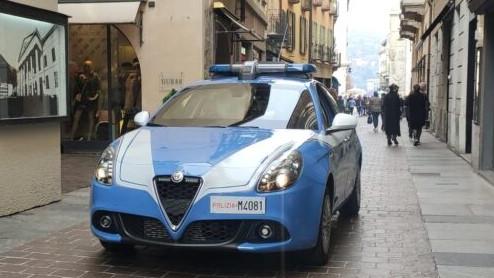 Ubriaco, minaccioso e violento gira insieme al suo Amstaff in centro a Como: arrestato