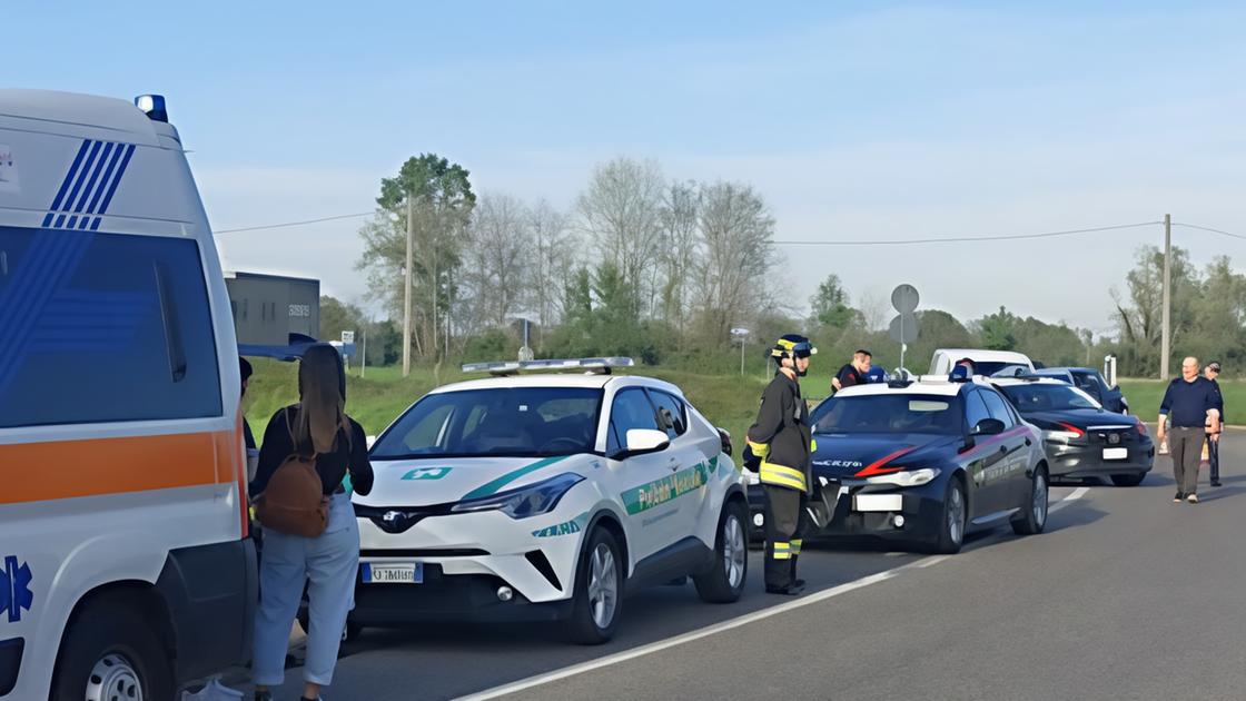 Utilitaria contromano lungo la tangenziale. Poi sparisce nel nulla