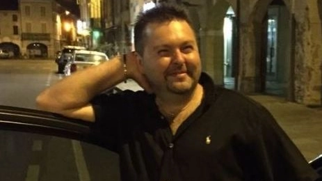 Il 49enne si è scontrato frontalmente con un’altra automobile lunga la Porrettana in Emilia Romagna: deceduto sul colpo. Il cordoglio dei social