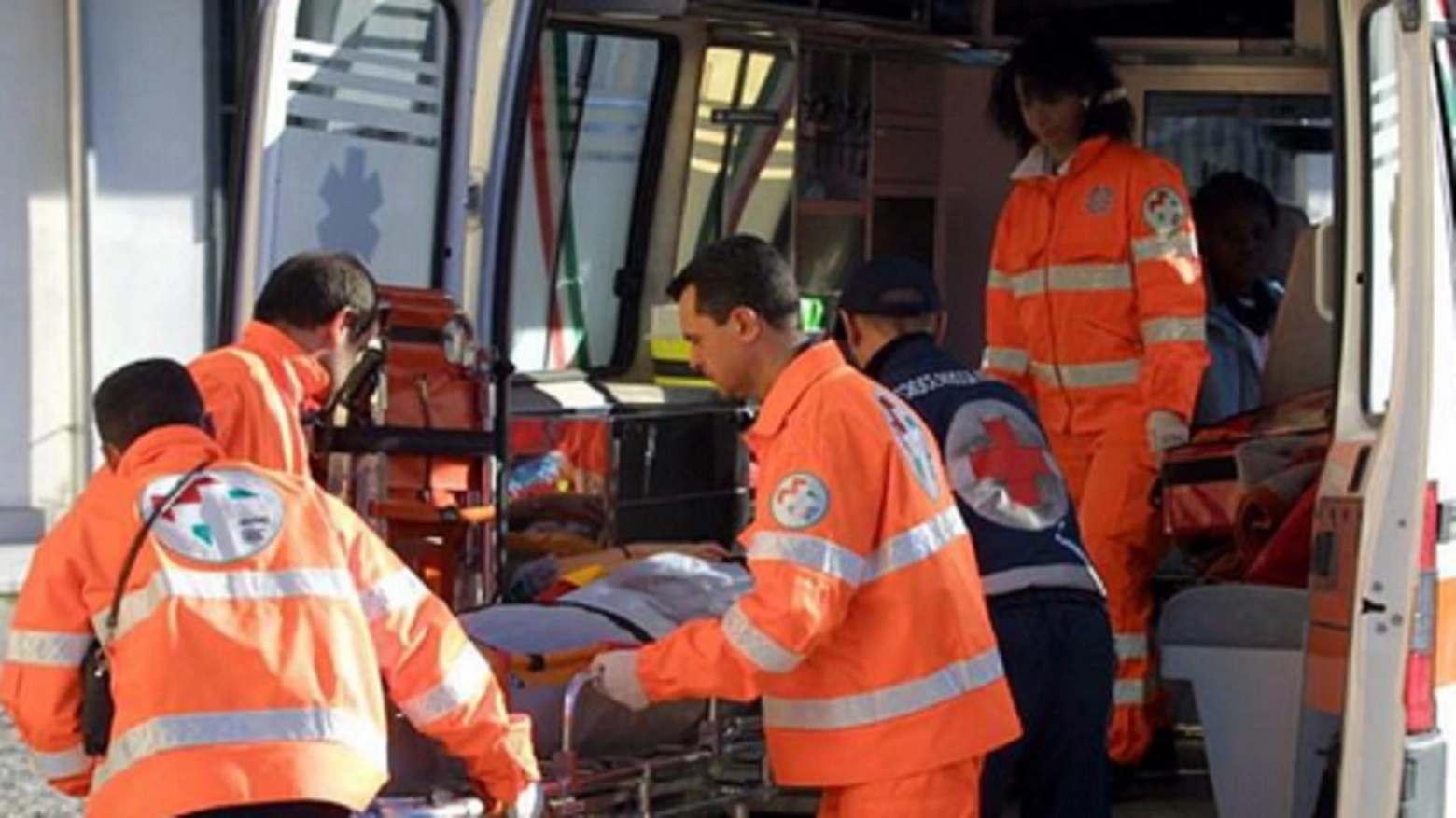 Il motociclista, in condizioni critiche, è stato portato in codice rosso all'ospedale Sant'Anna