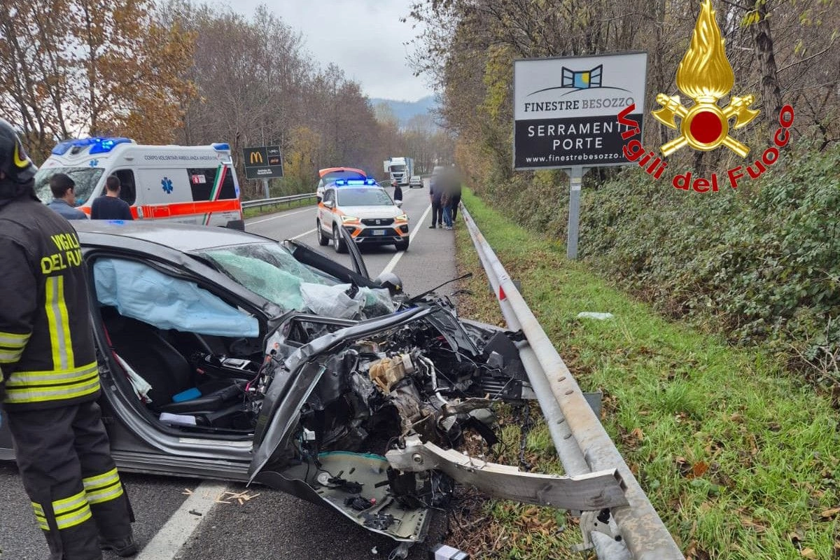 Sul posto i vigili del fuoco di Varese