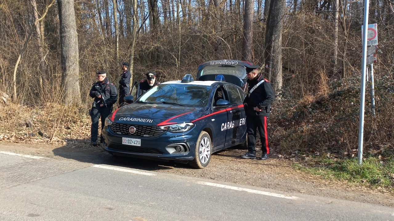 Carabinieri smantellano un bivacco a Fino Mornasco