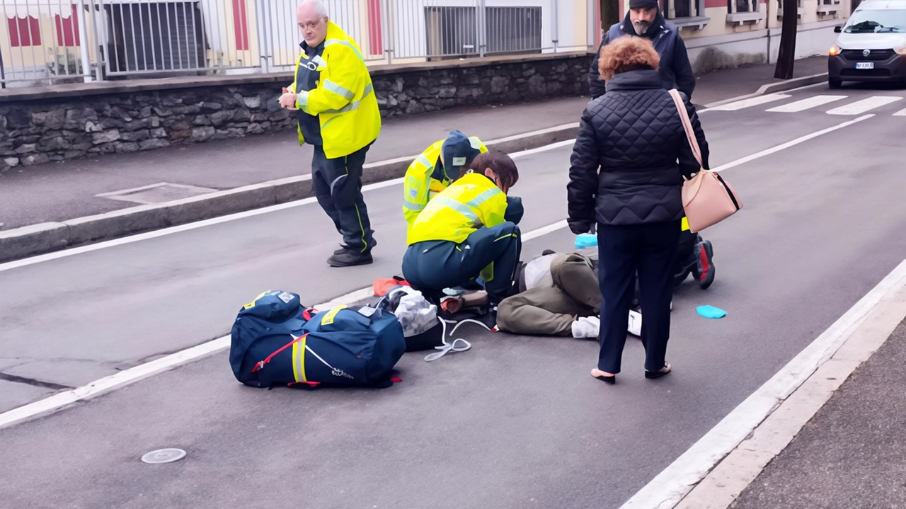 Ha fatto tutto da solo, cadendo mentre viaggiava su uno skateboard elettrico lungo via Dante Alighieri a Como, in centro...