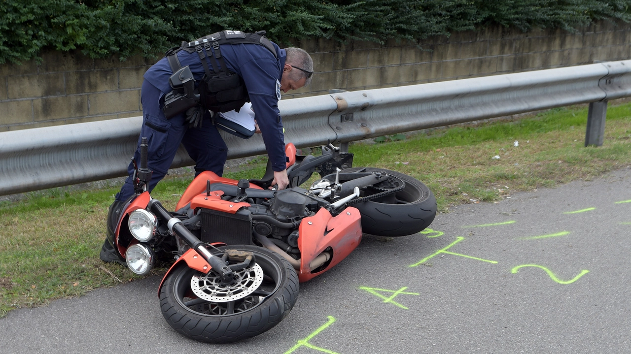 Un incidente stradale in moto (foto di archivio)