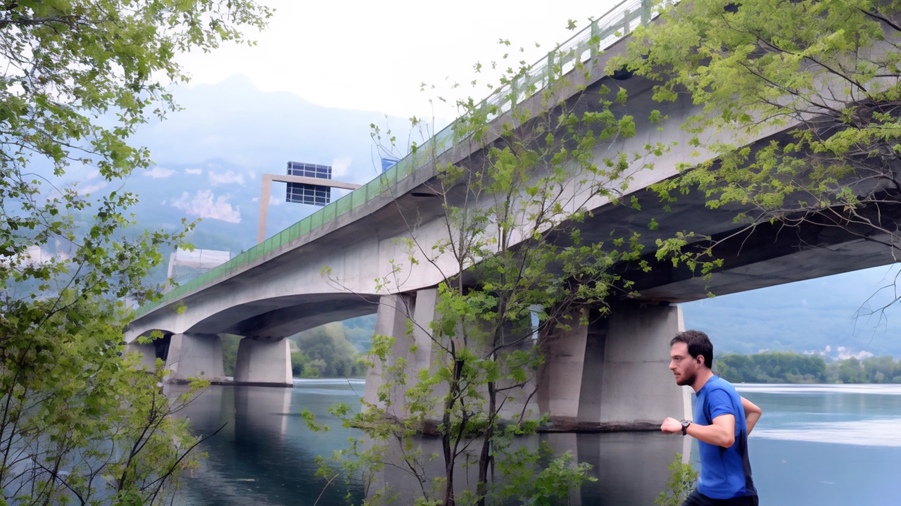 Lecco, accanto alla struttura inaugurata nel 1985 si sta realizzando quello nuovo. Il sindaco: "I lecchesi sopporteranno disagi di cantiere senza benefici reali" .