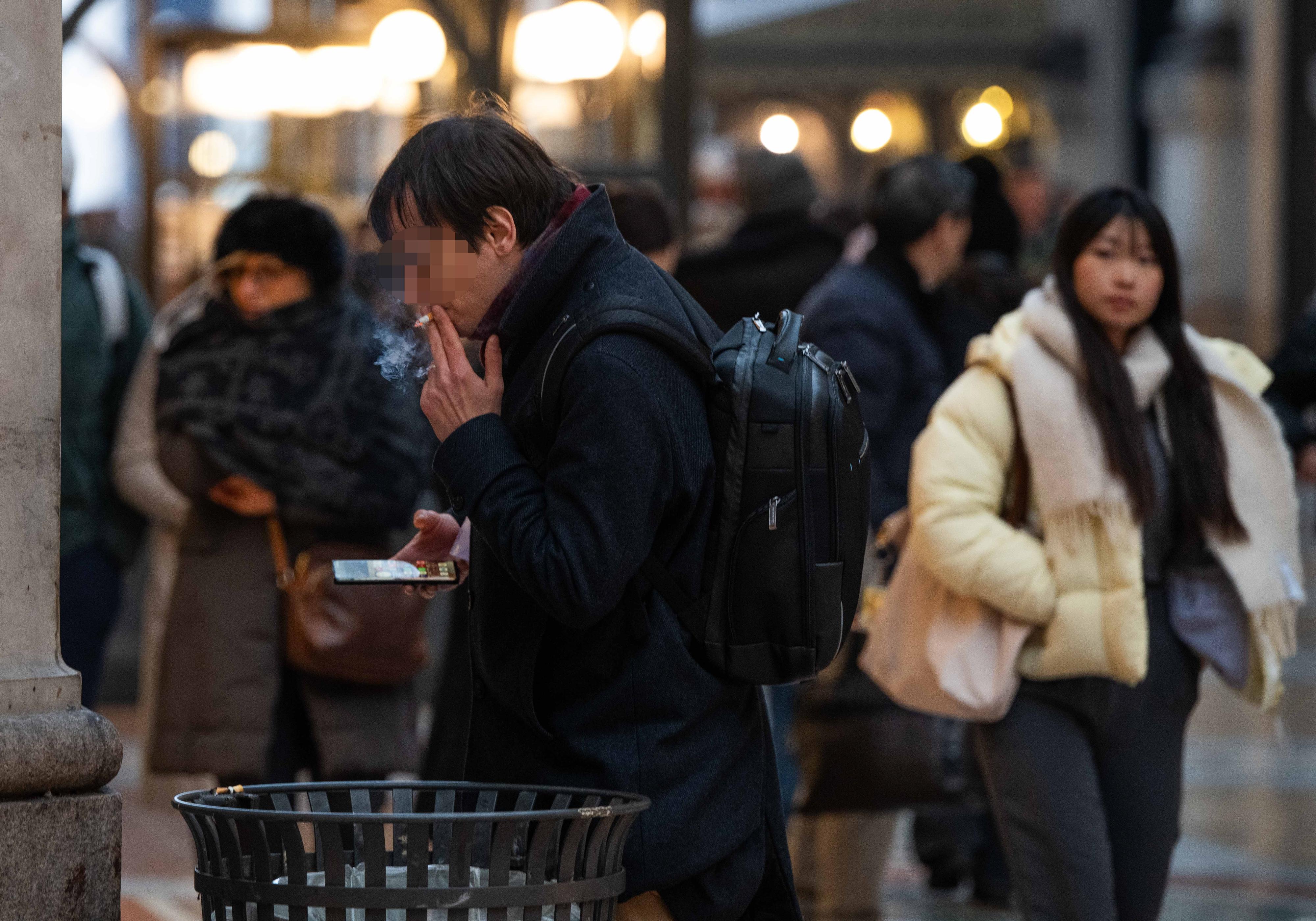 Divieto di fumo a Milano: cosa ne pensano i tabagisti (e anche chi non tocca sigarette)