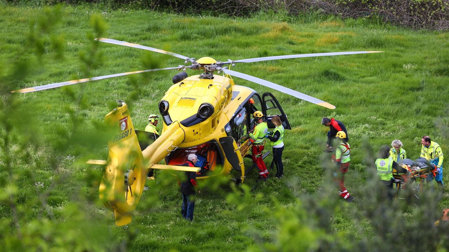 L’incidente nel territorio della frazione Trepalle. Nella stessa giornata, una donna di 53 anni è stata soccorsa dopo una lite fra vicini di casa