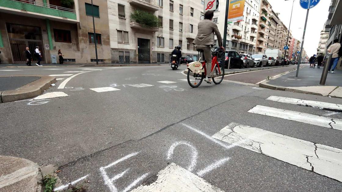 Luigi Olivari, morto sulla bici in viale Tunisia: il giallo dei momenti precedenti lo scontro con il Cayenne
