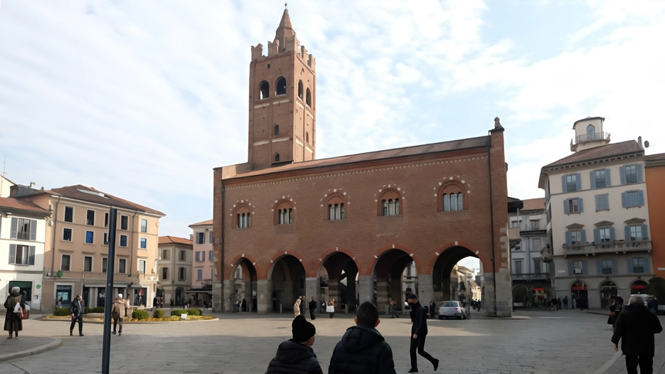 L’Arengario, in piazza Roma, è uno dei simboli della città di Monza: è chiuso da prima del Covid per la presenza di barriere architettoniche e per ragioni di stabilità