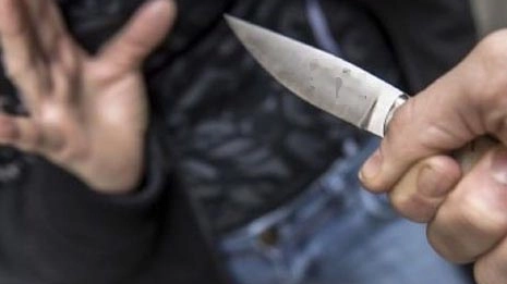 La baby gang minacciava con il coltello i coetanei per poi derubarli