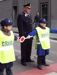 Agenti in cattedra: "Portiamo a scuola l’educazione civica"