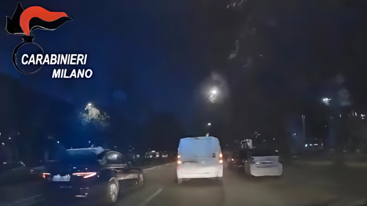 L’inseguimento del furgone rubato a un’azienda di tuor operator ripreso dalla dashcam della gazzella dei carabinieri