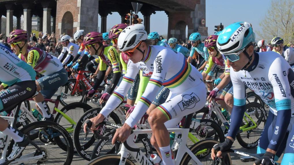 Milano Sanremo, sale la febbre. La presentazione delle squadre con una festa in piazza