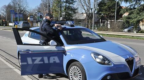 L’uomo è agli arresti domiciliari per un furto commesso all’interno di un bar