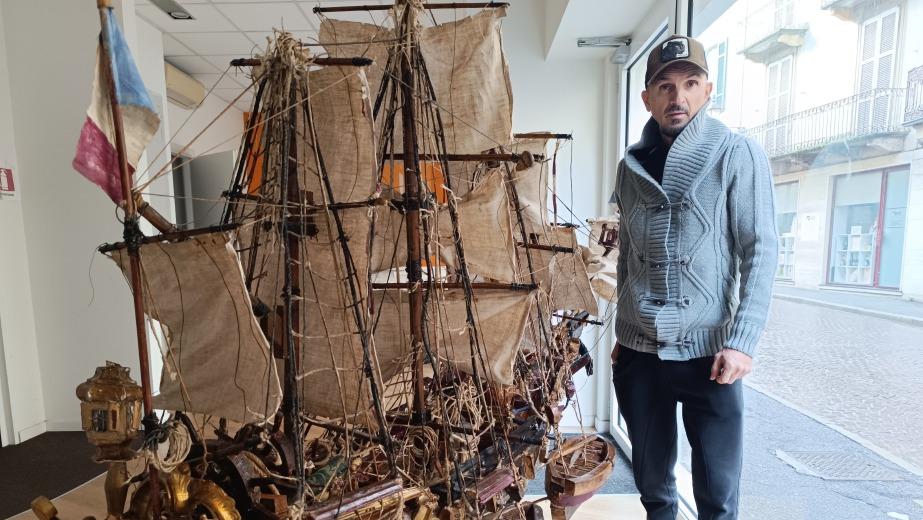 L’impresa del restauratore Stefano Costi. Riproduce un galeone olandese usando solo legno di mobili del Seicento