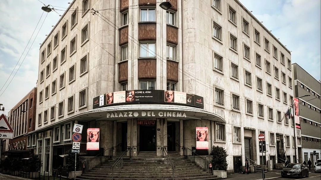 L'esterno del Palazzo del Cinema in piazza XXV aprile