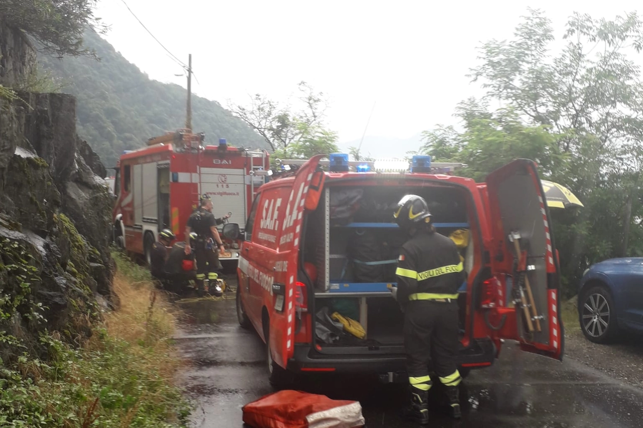 L'uomo tratto in salvo è stato ricoverato all'ospedale di Luino