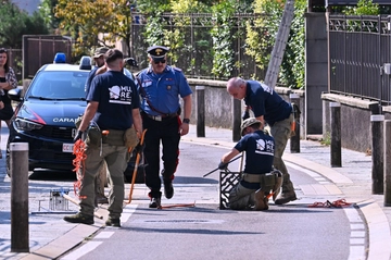 Sharon Verzeni, l’ipotesi: pedinata prima dell’agguato. Colpita prima al torace, poi la fuga e i fendenti alla schiena