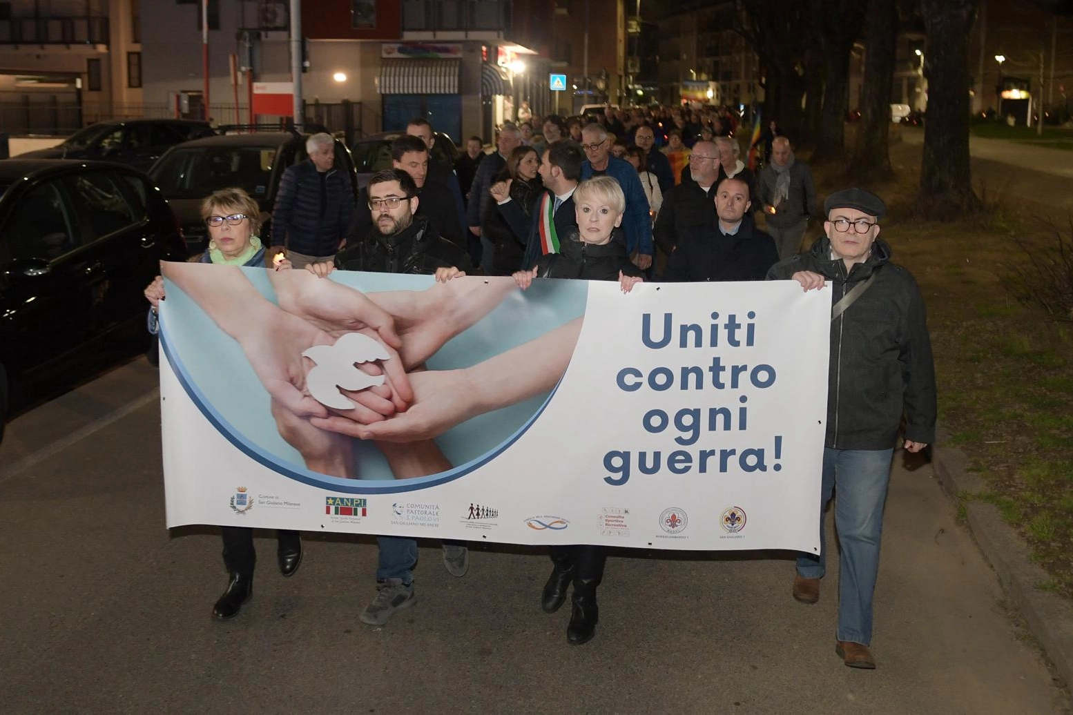 La fiaccolata per la pace a San Giuliano Milanese