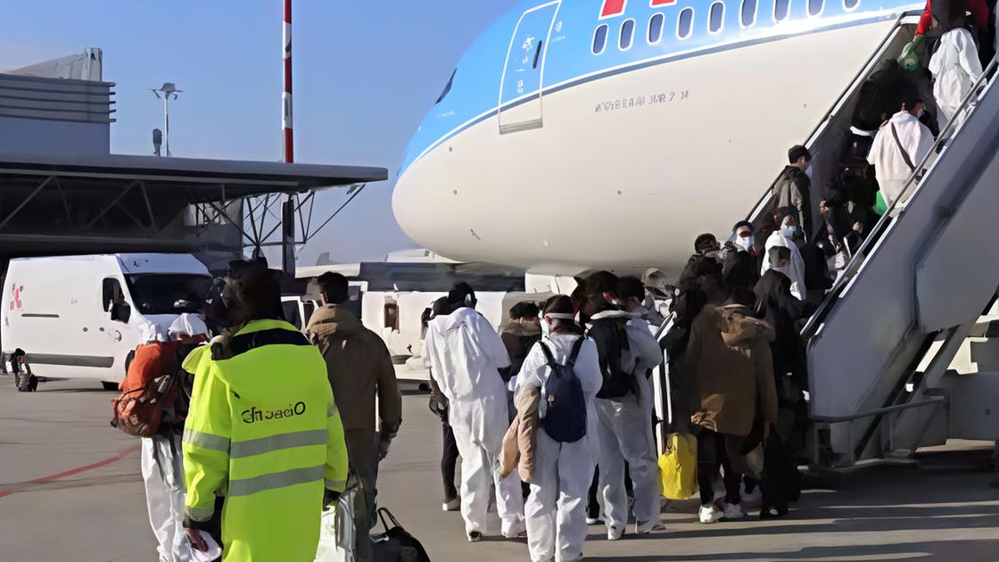 Troppo stanchi per volare. Scontro sindacati Neos. Oggi scatta il presidio