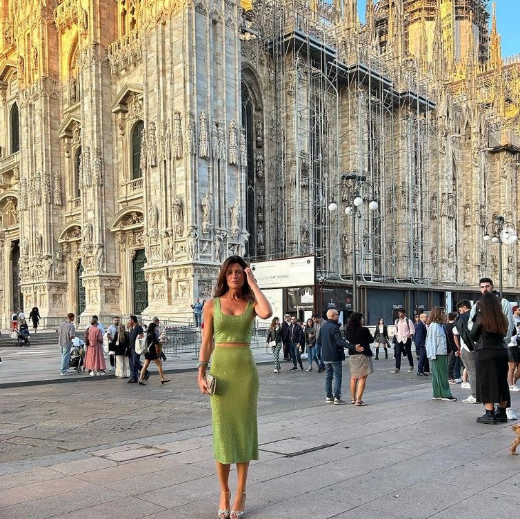 Daniela Ferolla in piazza Duomo (Foto Instagram)