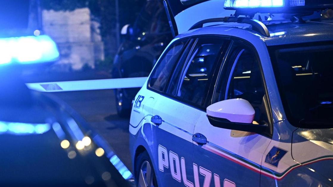 Sfondano la vetrina con l’auto. Rubati pochi euro, danni ingenti