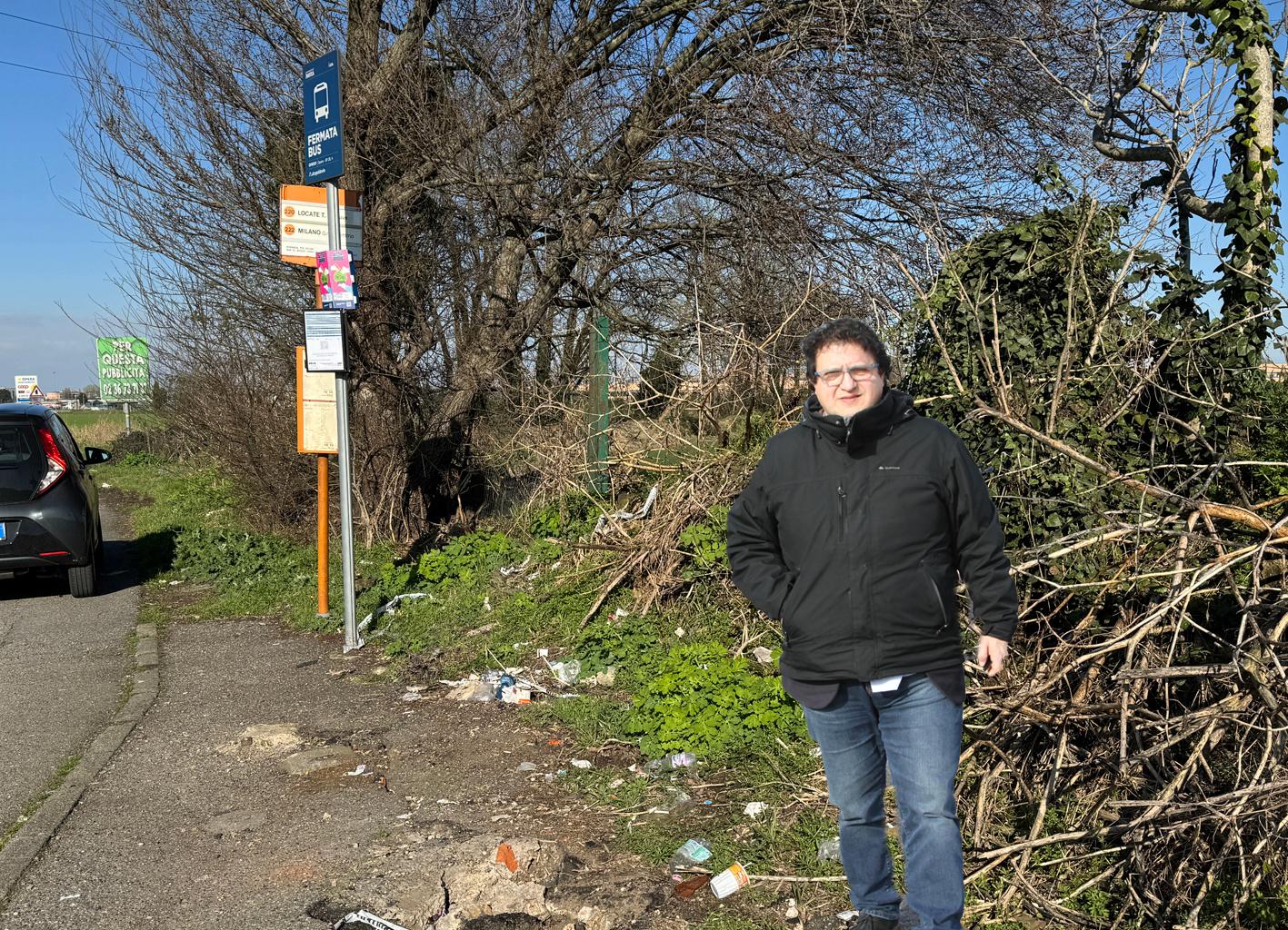 Sud Milano, vita da pendolari tra disagi e pensiline devastate: “Andare in ufficio è un vero calvario”