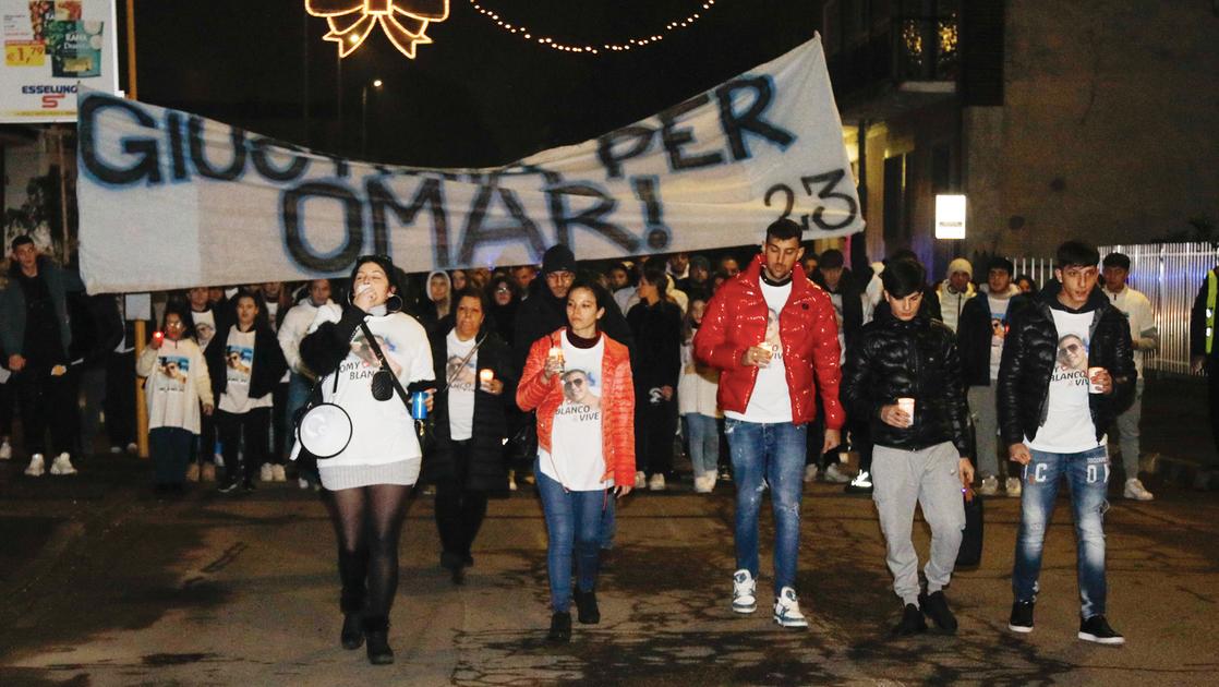 Omar Bassi, fiaccolata a Bollate nel giorno del suo compleanno