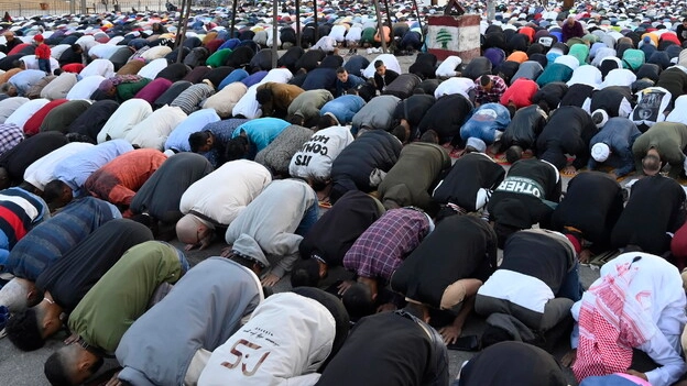 Fedeli in preghiera durante il Ramadan (foto di repertorio)