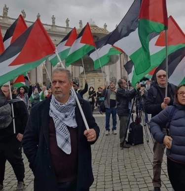 “Applausi a chi ha picchiato i tifosi israeliani ad Amsterdam”: indagato il presidente dell'Associazione Palestinesi Mohammad Hannoun