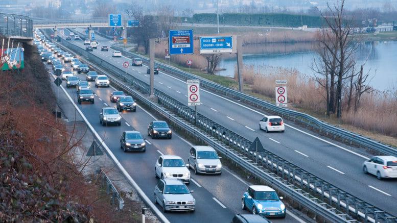 Superstrada 36 bloccata in direzione Lecco per un incidente a Suello