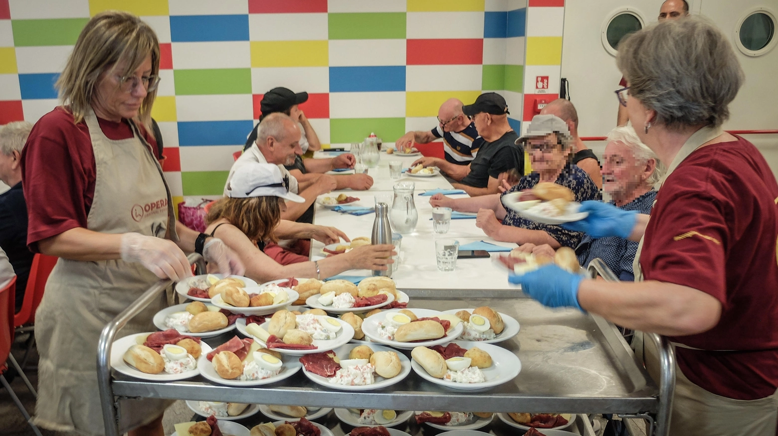 Pranzo solidale di Ferragosto per i senzatetto alll’Opera Cardinal Ferrari