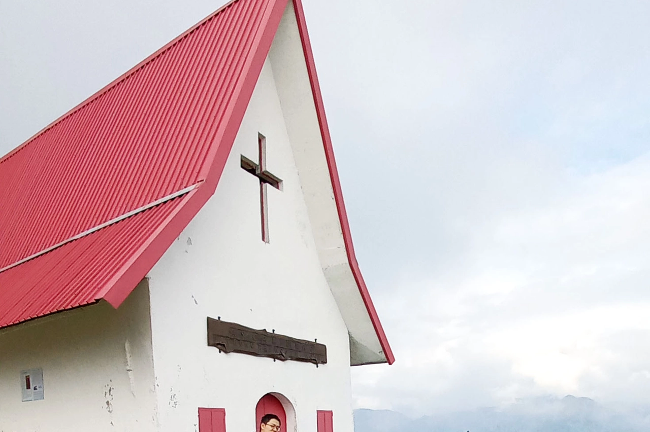 Gli studenti della Pekin University alla chiesetta di san Calimero, in Valsassina