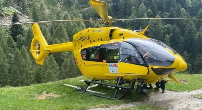 Premana, si taglia un dito con la motosega: 67enne soccorso in montagna