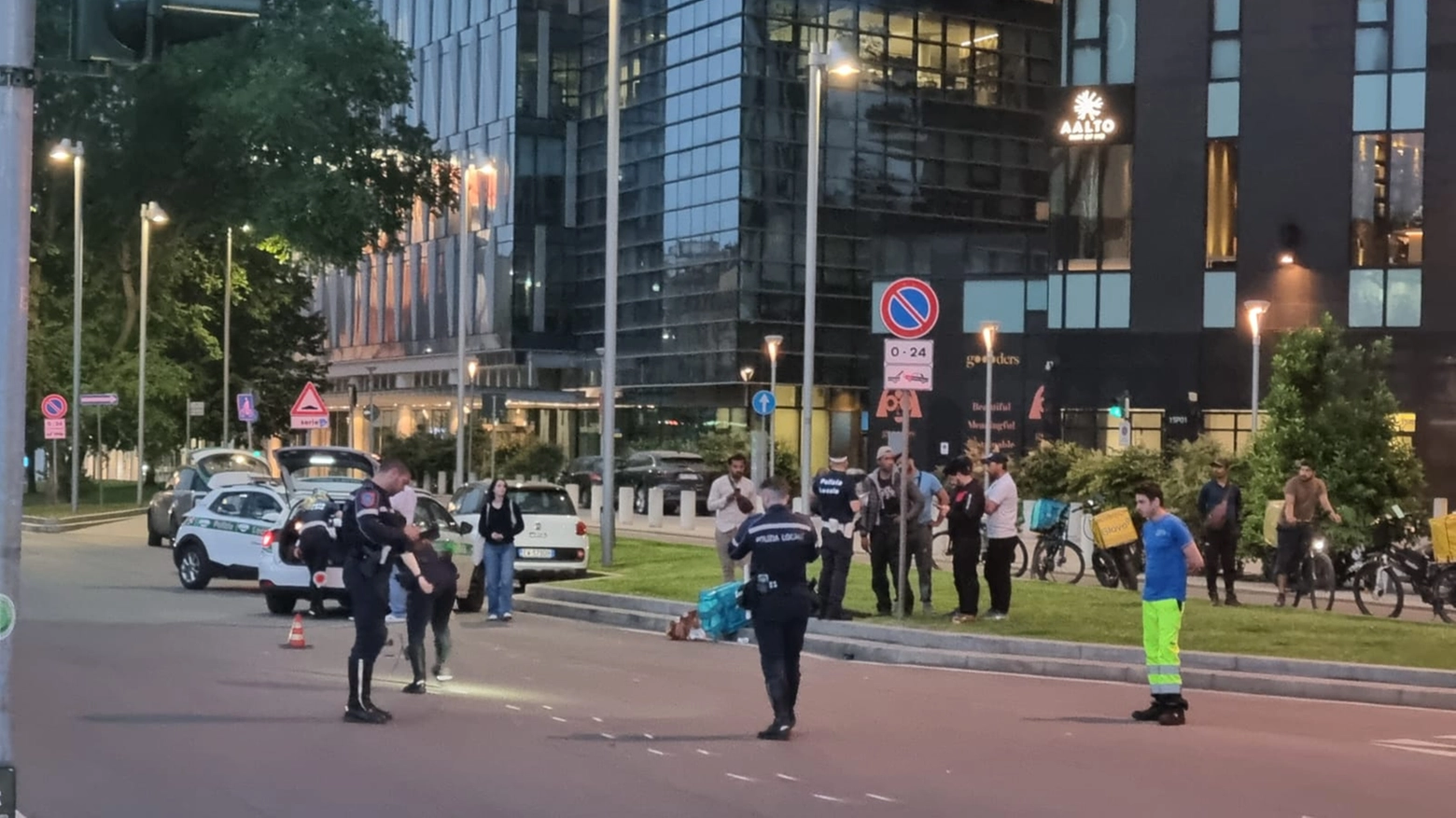 Il punto della ciclabile tra Melchiorre Gioia e viale della Liberazione dove il ciclista è stato investito