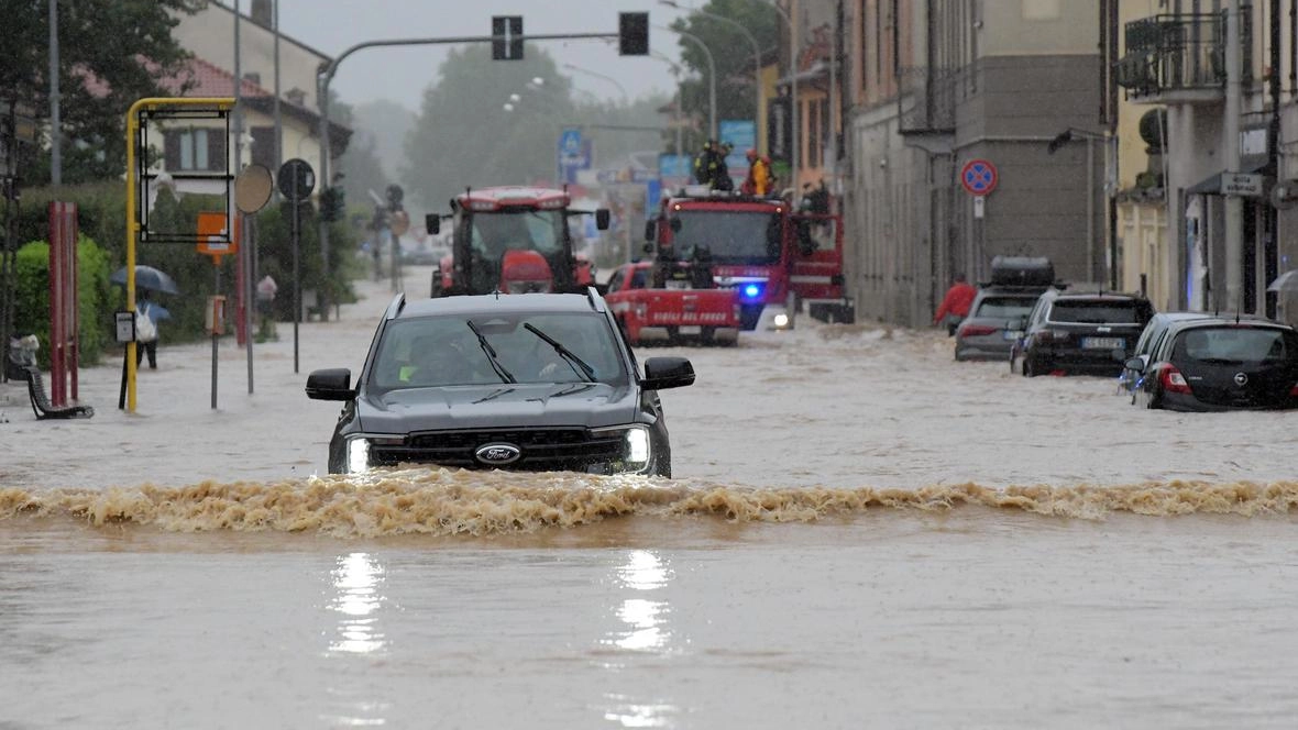 La Regione destina 500mila euro alla prevenzione delle alluvioni, dividendo i fondi tra due consorzi per interventi di manutenzione e completamento di nuove vasche di laminazione nella Martesana. Progetti in corso e prossimi avvii per proteggere le aree colpite.